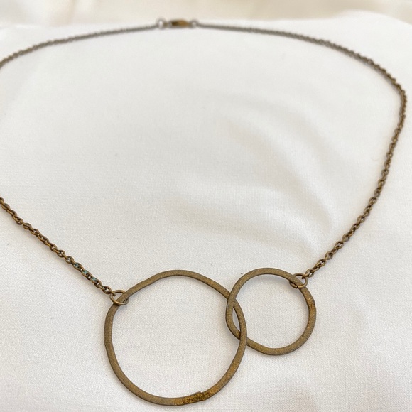 4/$25- Brass Tone Double Circle Necklace Jewelry - Picture 3 of 9